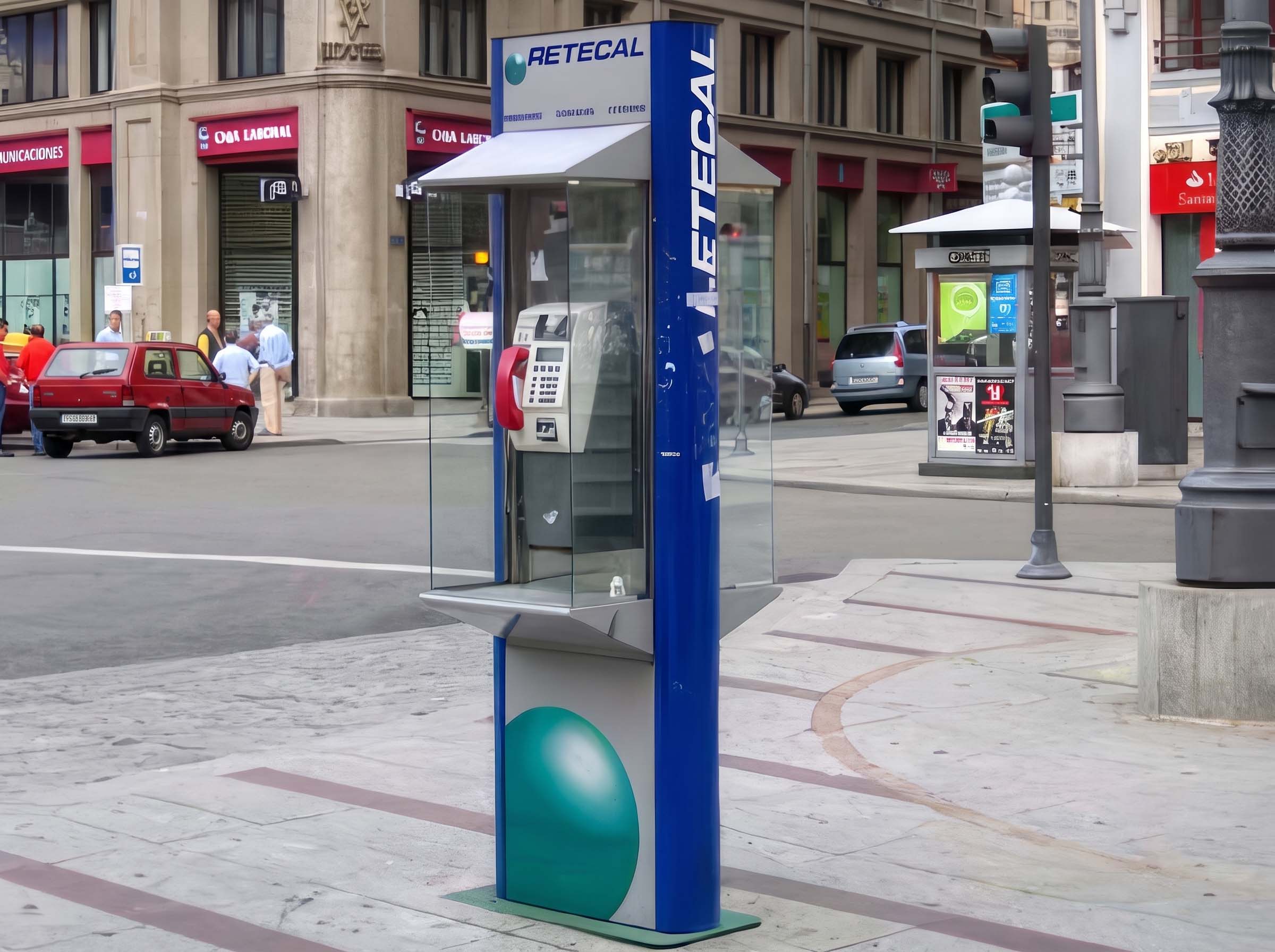 Cabina telefónica en la plaza de Santo Domingo de León.