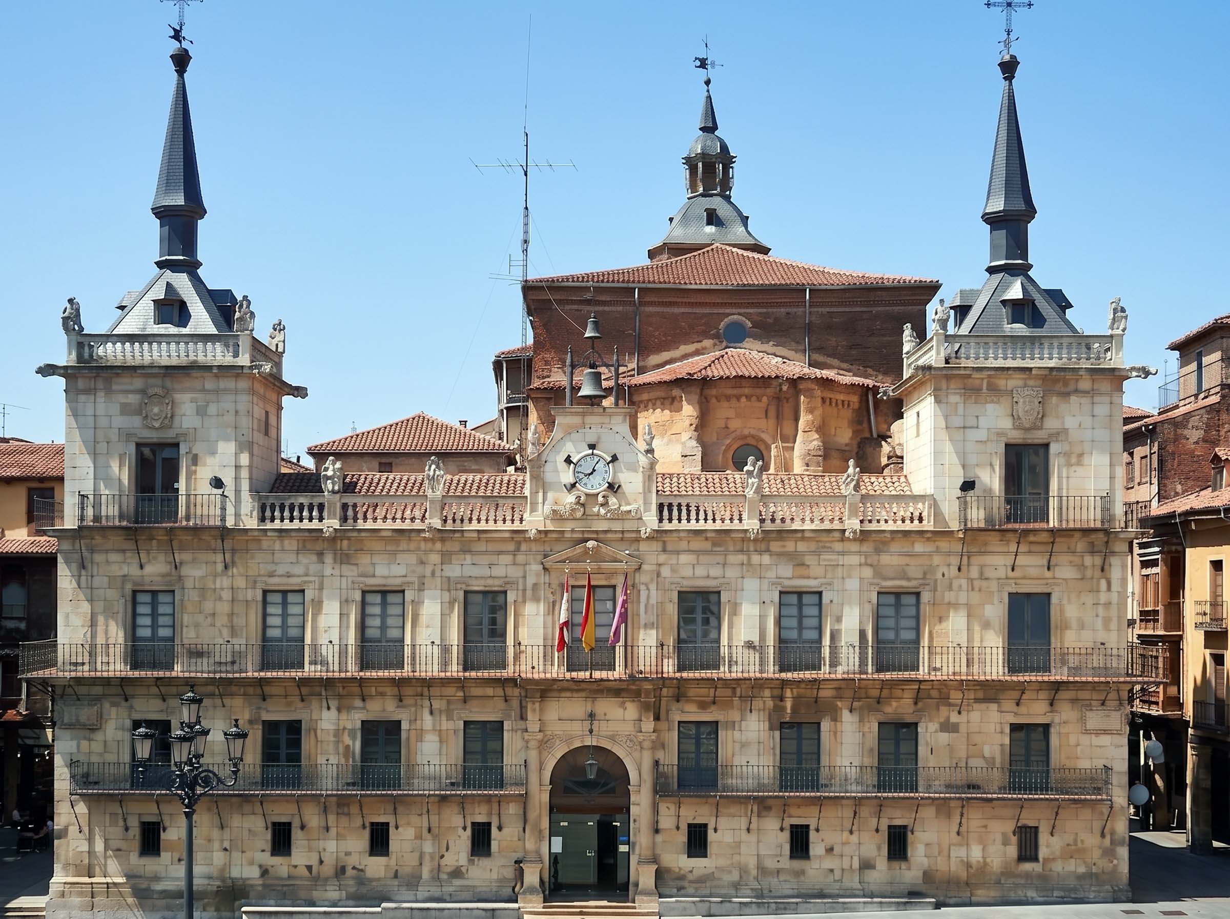 Edificio conocido como Consistoril, Mirador o Gota de leche, Plaza Mayor de León