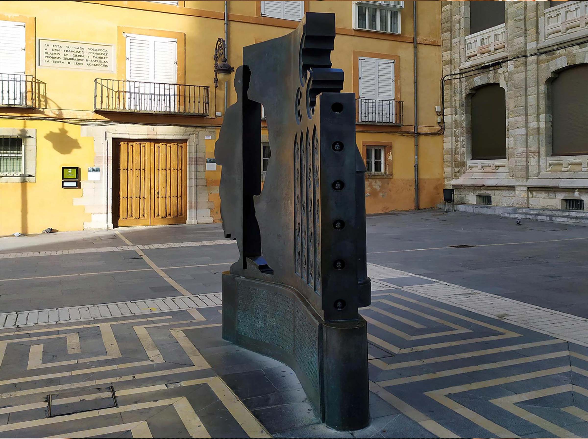 Homeja a los constructores de catedrales. Lateral